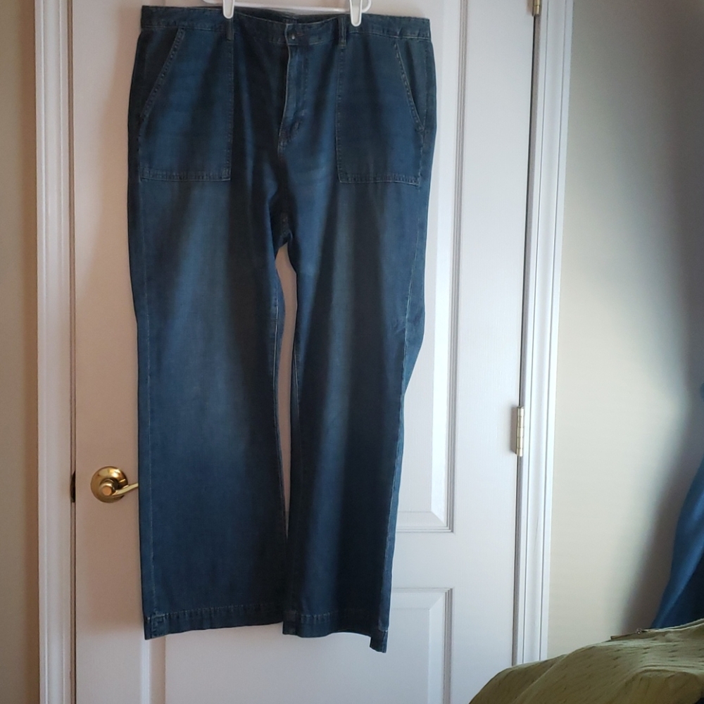 Chaps Jeans 👖  light, wide leg...Smoke Free Home